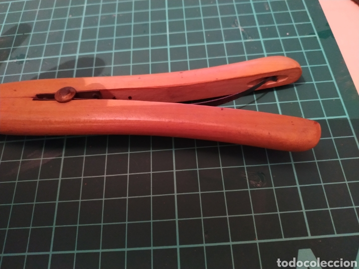 Antig&uuml;edades: Abre guantes madera, pinzas - Foto 2