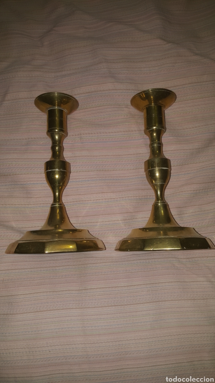 Antig&uuml;edades: pareja de candelabros de laton - Foto 1