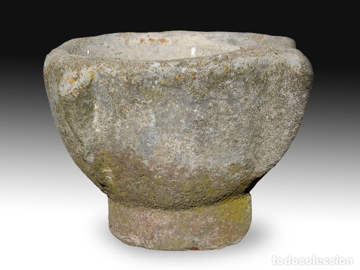 Antig&uuml;edades: Mortero. Piedra tallada. Siglo XVIII.