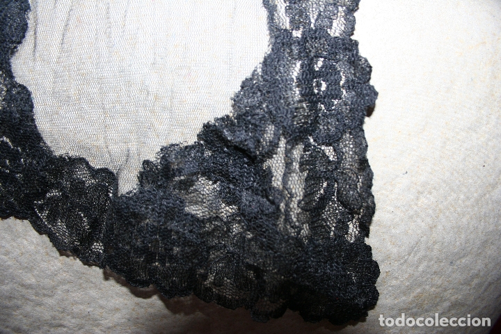 Antig&uuml;edades: ANTIGUA MANTILLA ENCAJE NEGRO,TRIANGULAR , MIDE 115X52 CM - Foto 4
