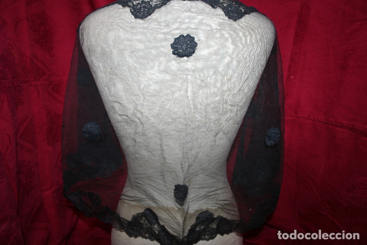 Antig&uuml;edades: ANTIGUA MANTILLA ENCAJE NEGRO,TRIANGULAR , MIDE 115X52 CM - Foto 6
