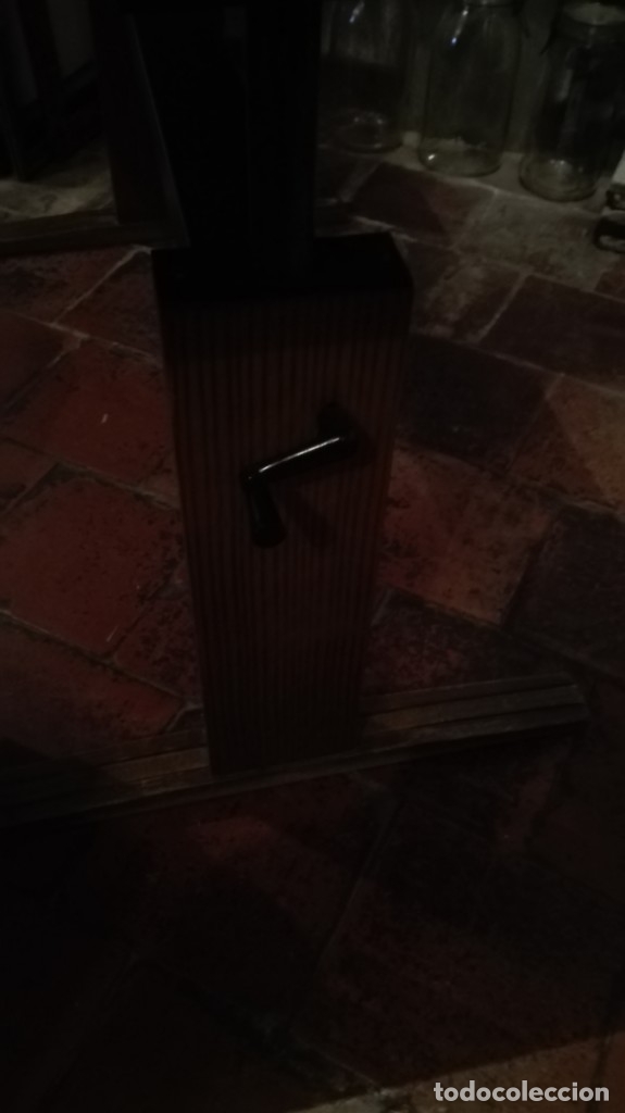 Antig&uuml;edades: Mesa vintage extensible y con manivela para que suba y baje - Foto 6