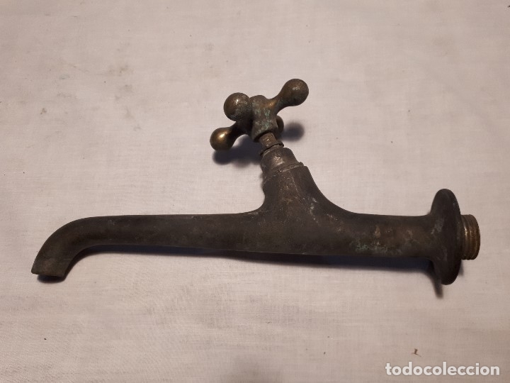 Antig&uuml;edades: Grifo de lat&oacute;n de 20 cm - Foto 1