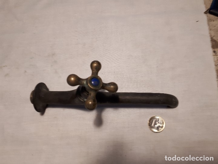 Antig&uuml;edades: Grifo de lat&oacute;n de 20 cm - Foto 2