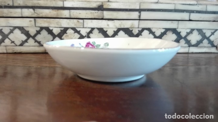 Antig&uuml;edades: Platito de porcelana con flores - Foto 2