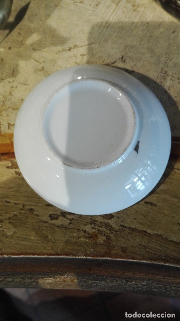 Antig&uuml;edades: Platito de porcelana con flores - Foto 3