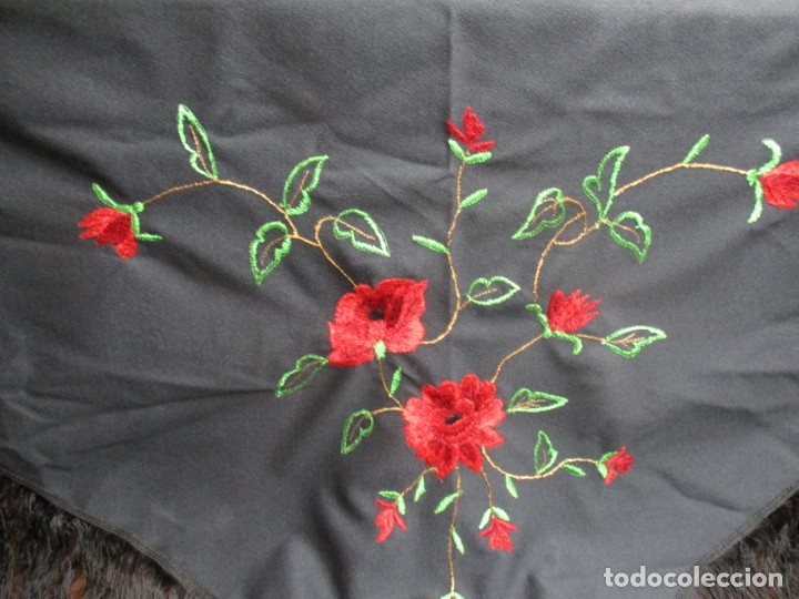 Antig&uuml;edades: manton bordado con flores - Foto 2