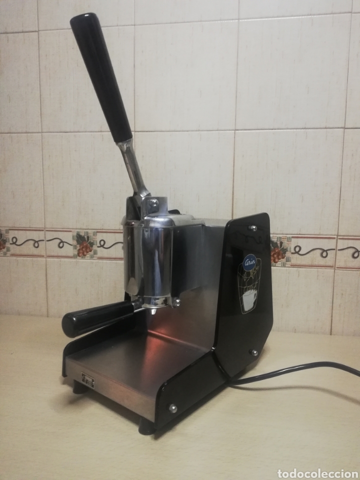 Preciosa cafetera arin de brazo antigua funcion - Vendido en Subasta -  181142921