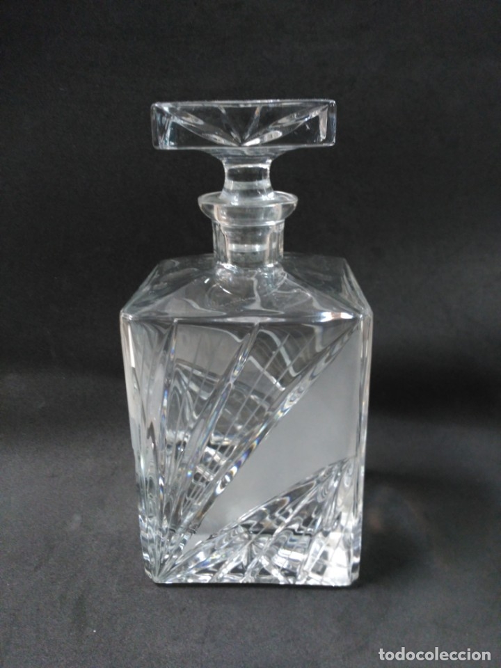 Antiques: BOTELLA DE CRISTAL CUADRADA, TALLADA CON DECORACION GEOMETRICA