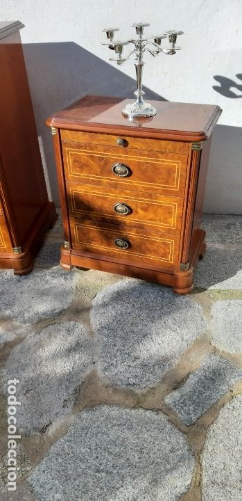 Antig&uuml;edades: Conjunto de C&oacute;moda y mesillas - Foto 2