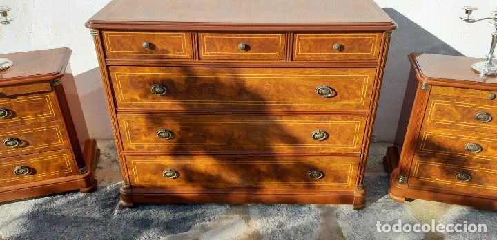 Antig&uuml;edades: Conjunto de C&oacute;moda y mesillas - Foto 3