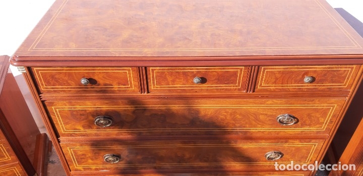 Antig&uuml;edades: Conjunto de C&oacute;moda y mesillas - Foto 4