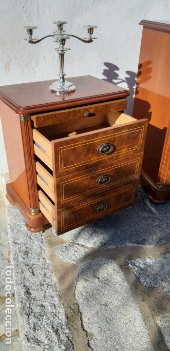 Antig&uuml;edades: Conjunto de C&oacute;moda y mesillas - Foto 5