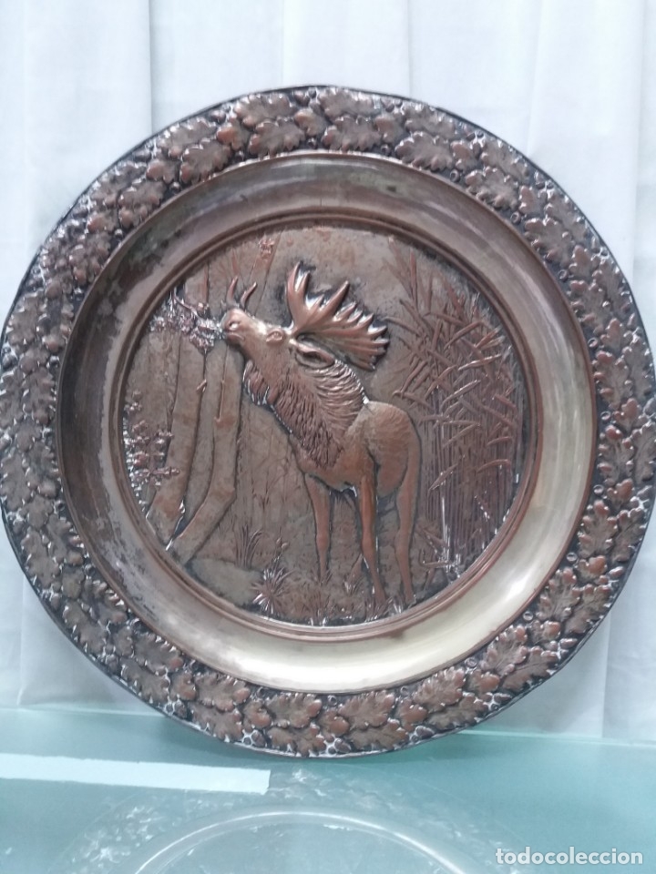 Antig&uuml;edades: GRAN PLATO DE ALPACA EN RELIEVE - Foto 1