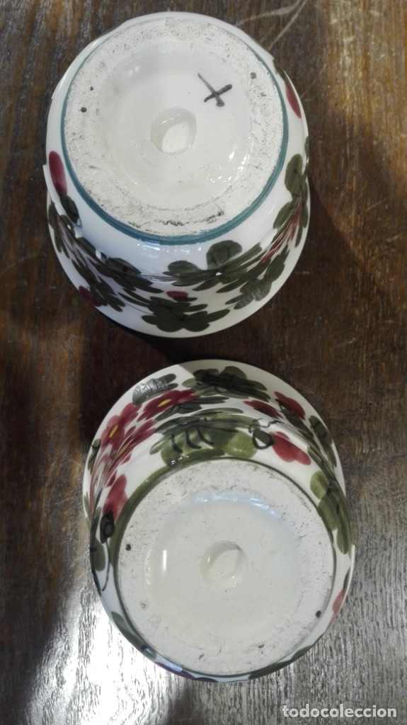 Antig&uuml;edades: Pareja de vasos de cer&aacute;mica decorada - Foto 4