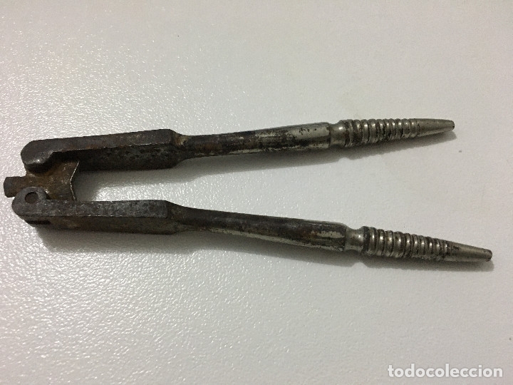Antig&uuml;edades: ANTIGUO CASCANUECES EN HIERRO - Foto 1