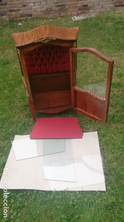 Antig&uuml;edades: Vitrina madera y bronce 70X 53x28 ctms - Foto 1