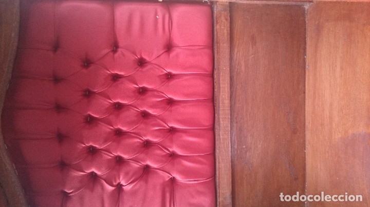 Antig&uuml;edades: Vitrina madera y bronce 70X 53x28 ctms - Foto 9