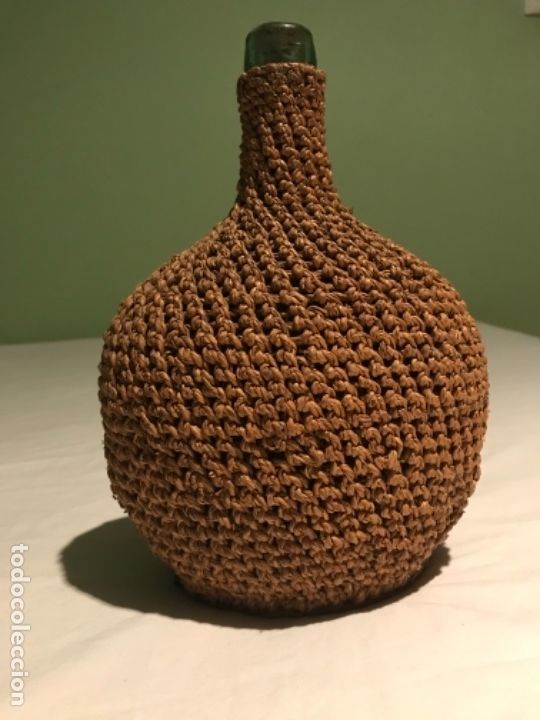 Antig&uuml;edades: Botella de vidrio soplado revestida de mimbre - Foto 1