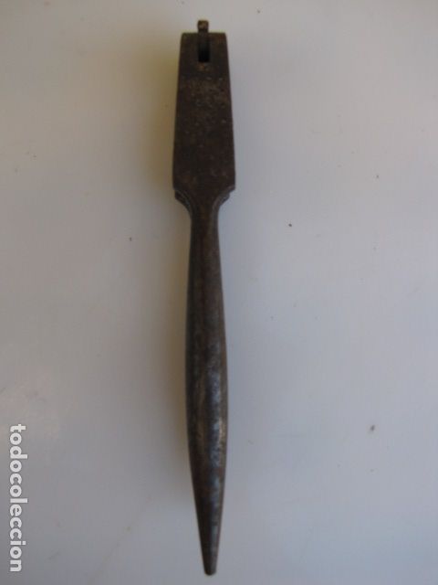 Antig&uuml;edades: Cascanueces de forja. S. XIX - Foto 2