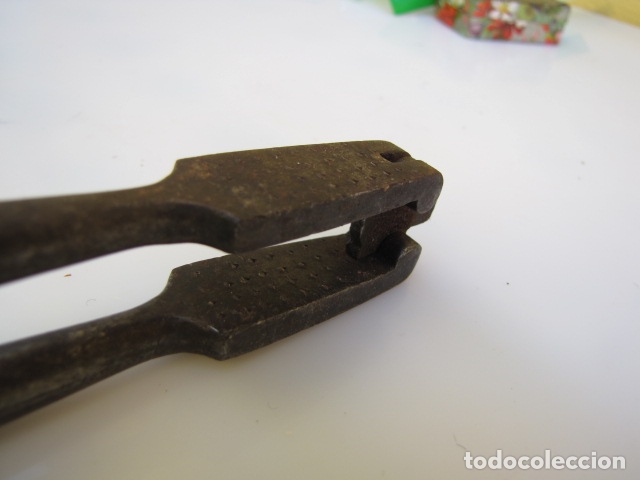 Antig&uuml;edades: Cascanueces de forja. S. XIX - Foto 3