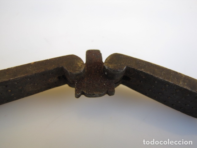 Antig&uuml;edades: Cascanueces de forja. S. XIX - Foto 5