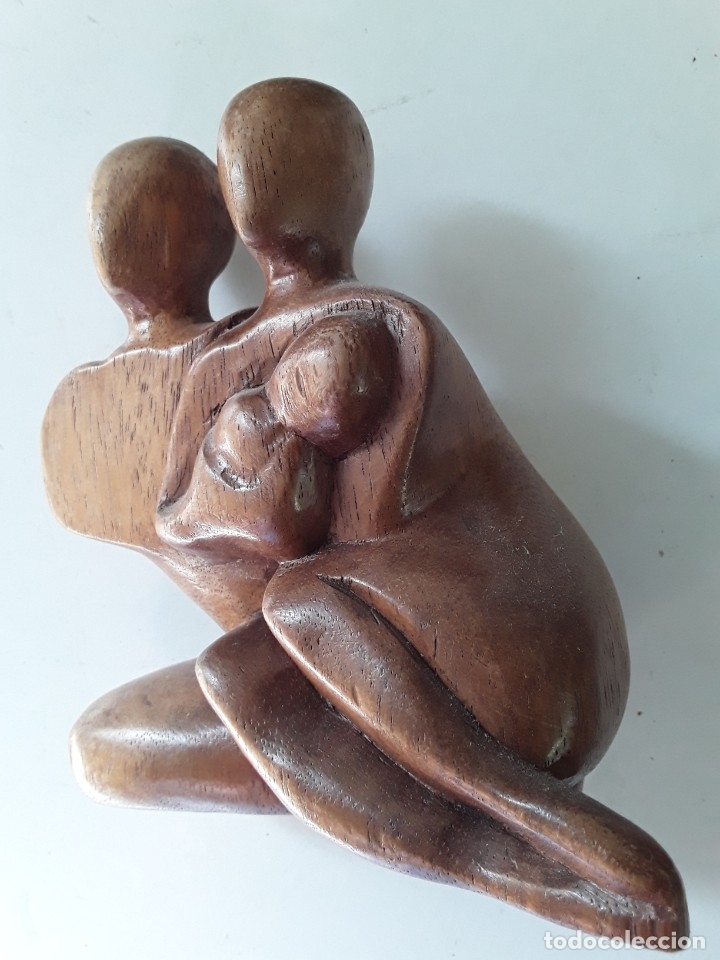 Antiquit&eacute;s: Figura de pareja con ni&ntilde;o o beb&eacute; en madera
