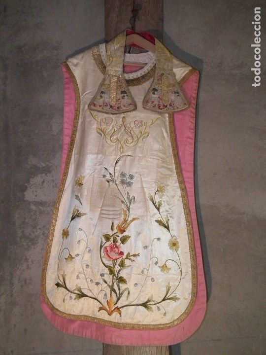 Antig&uuml;edades: CASULLA BRODADA SEDA ANTIGUA - Foto 1