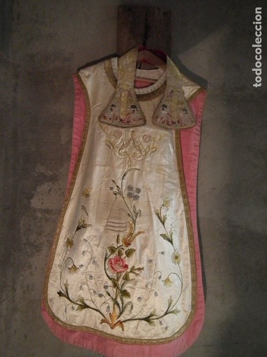 Antig&uuml;edades: CASULLA BRODADA SEDA ANTIGUA - Foto 2