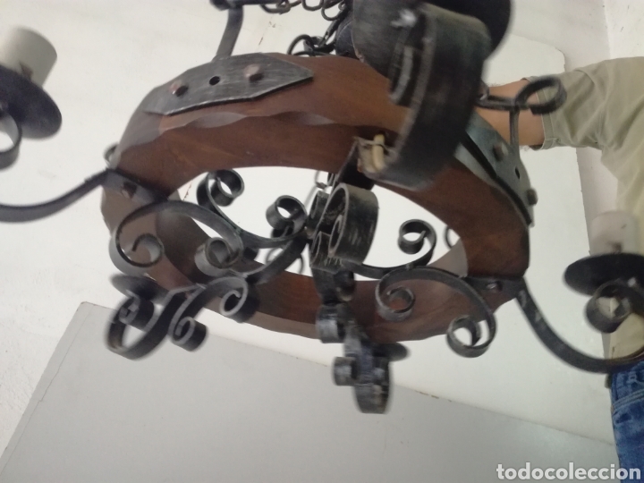 Antig&uuml;edades: Gran l&aacute;mpara en forja y madera - Foto 5