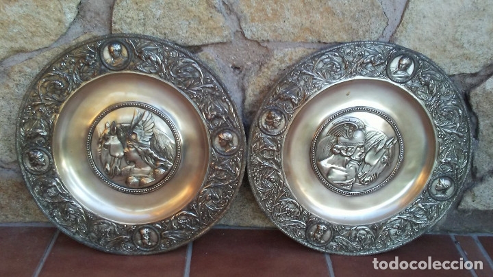 Antig&uuml;edades: 2 PLATOS DECORATIVOS DE ALPACA - Foto 1