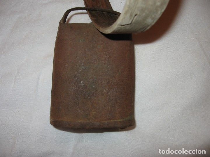 Antig&uuml;edades: Antiguo cencerro con collar de madera - Foto 5
