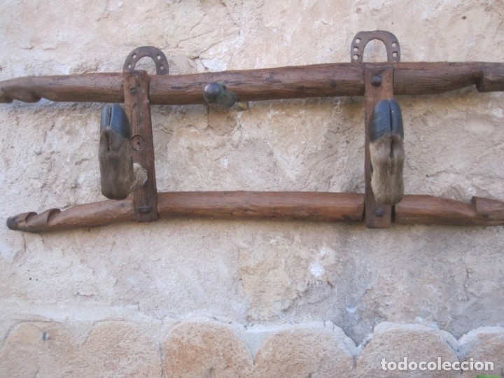 Antig&uuml;edades: PERCHA RUSTICA DE BODEGA - Foto 2