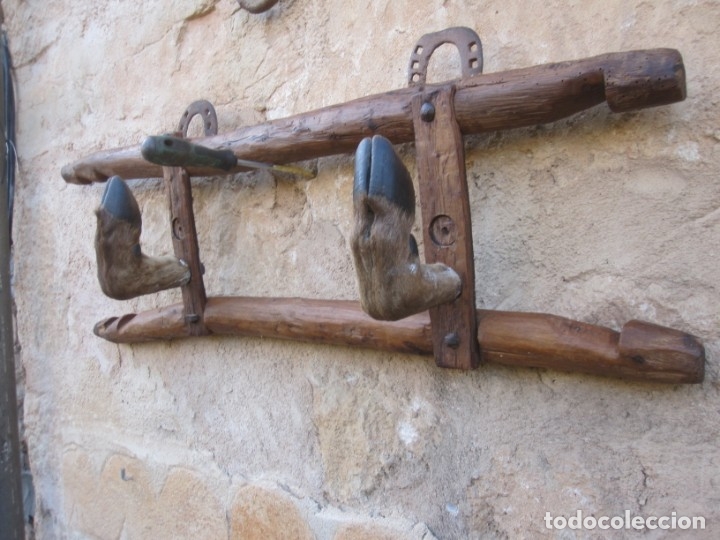 Antig&uuml;edades: PERCHA RUSTICA DE BODEGA - Foto 3