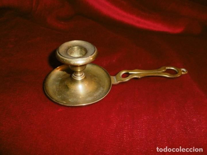 Antig&uuml;edades: ANTIGUO PORTAVELAS O ESPALMATORIA BRONCE CON MANGO. - Foto 1
