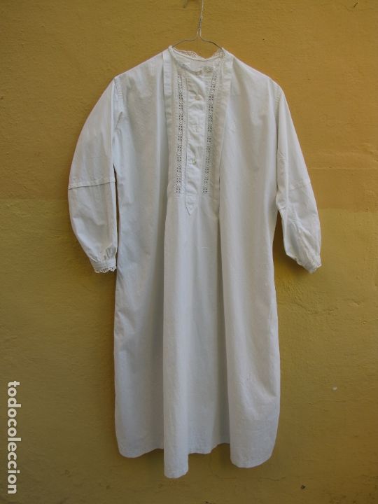 Antig&uuml;edades: Camis&oacute;n. Vainicas y puntillas - Foto 2