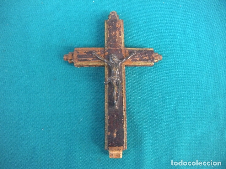 Antig&uuml;edades: ANTIGUA CRUZ EN MADERA TALLADA - Foto 1