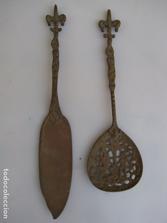 Antiques: Servicio para tartas y pasteler&iacute;a en bronce. Flor de lis.