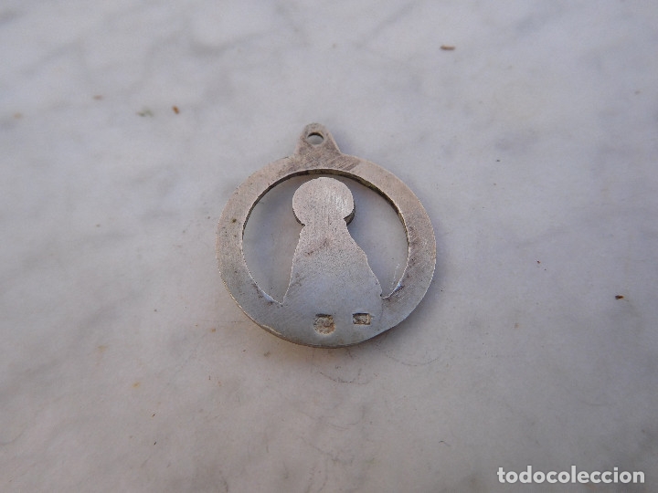 Antig&uuml;edades: Medalla de plata maciza de Virgen a identificar - Foto 2