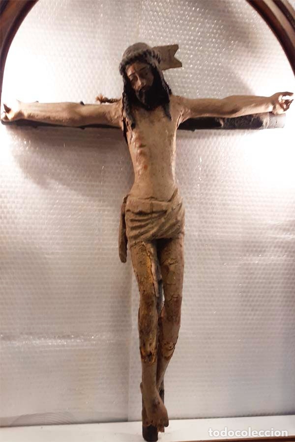 Antig&uuml;edades: Cristo tallado en madera estucada y policromada - Foto 1