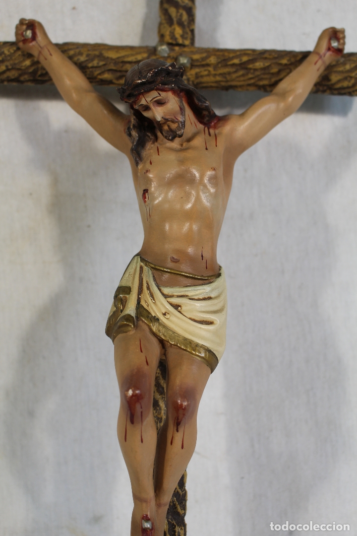 Antig&uuml;edades: cristo en la cruz de estuco y madera - Foto 2