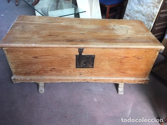 Antig&uuml;edades: BAUL ARCA DE PINO ANTIGUO CON HERRAJES - Foto 1