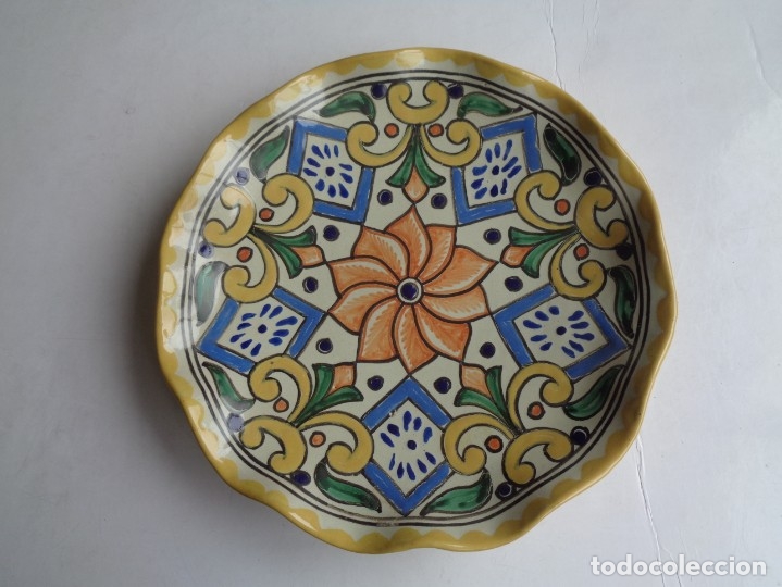Antig&uuml;edades: PRECIOSO PLATO DECORADO A MANO - Foto 1