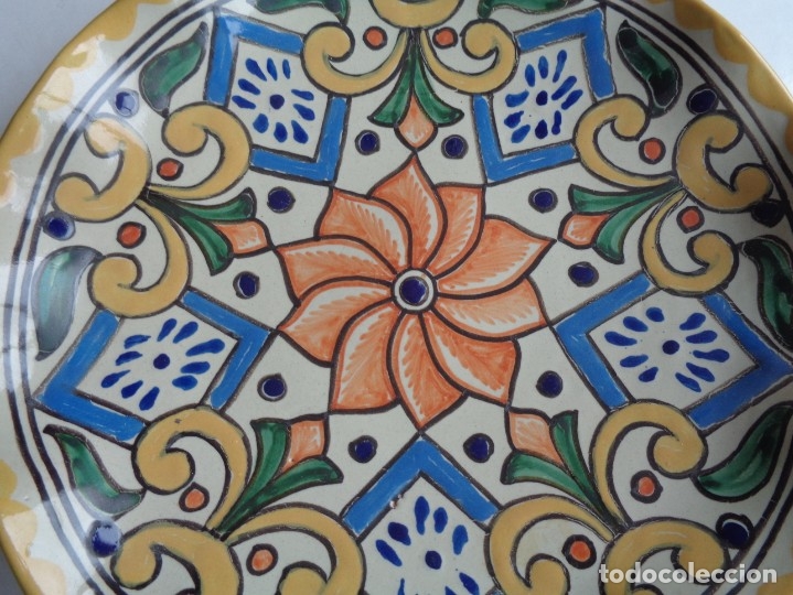 Antig&uuml;edades: PRECIOSO PLATO DECORADO A MANO - Foto 2