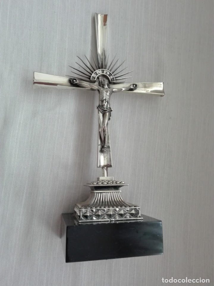 Antig&uuml;edades: Crucifijo de Plata con base de madera - Foto 2
