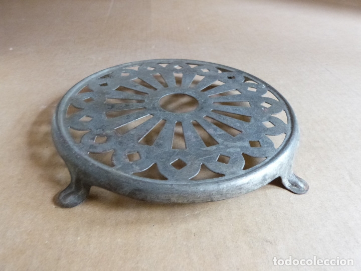 Antiquit&eacute;s: Base soporte de metal para ollas cazos sartenes calientes - Salvamanteles utensilio de cocina
