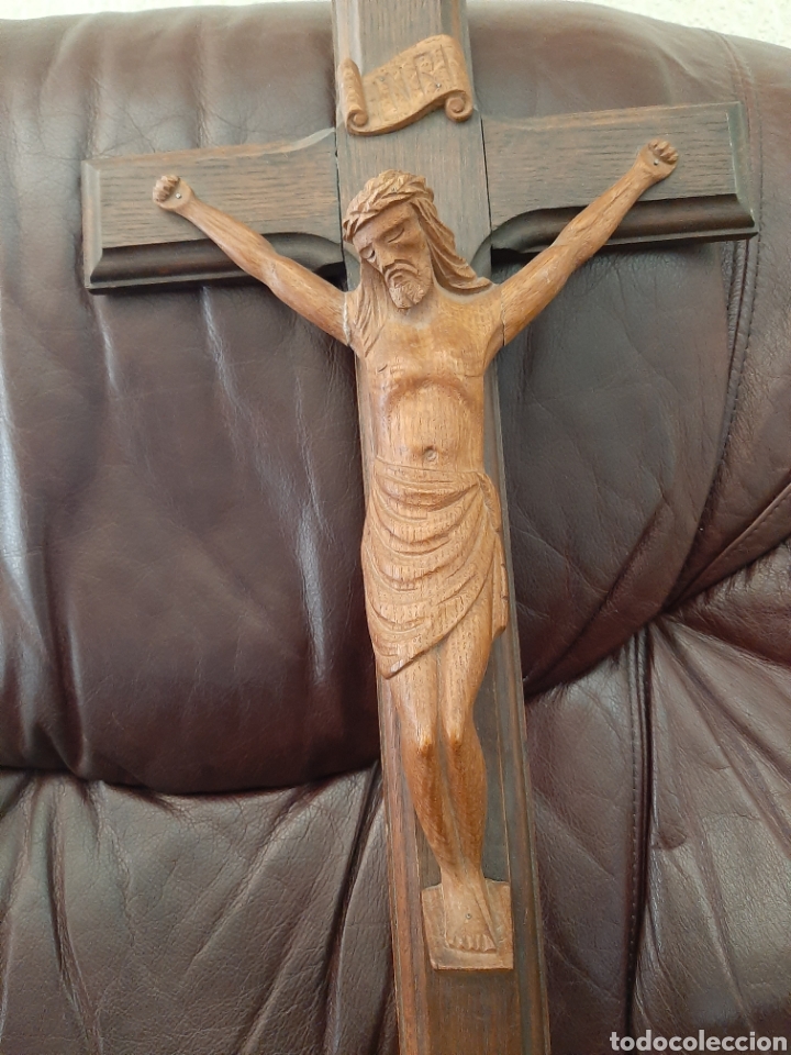 Antig&uuml;edades: Crucifijo con talla de madera - Foto 1