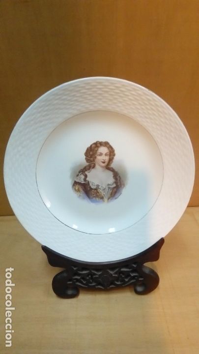 Antig&uuml;edades: plato de porcelana- - Foto 1