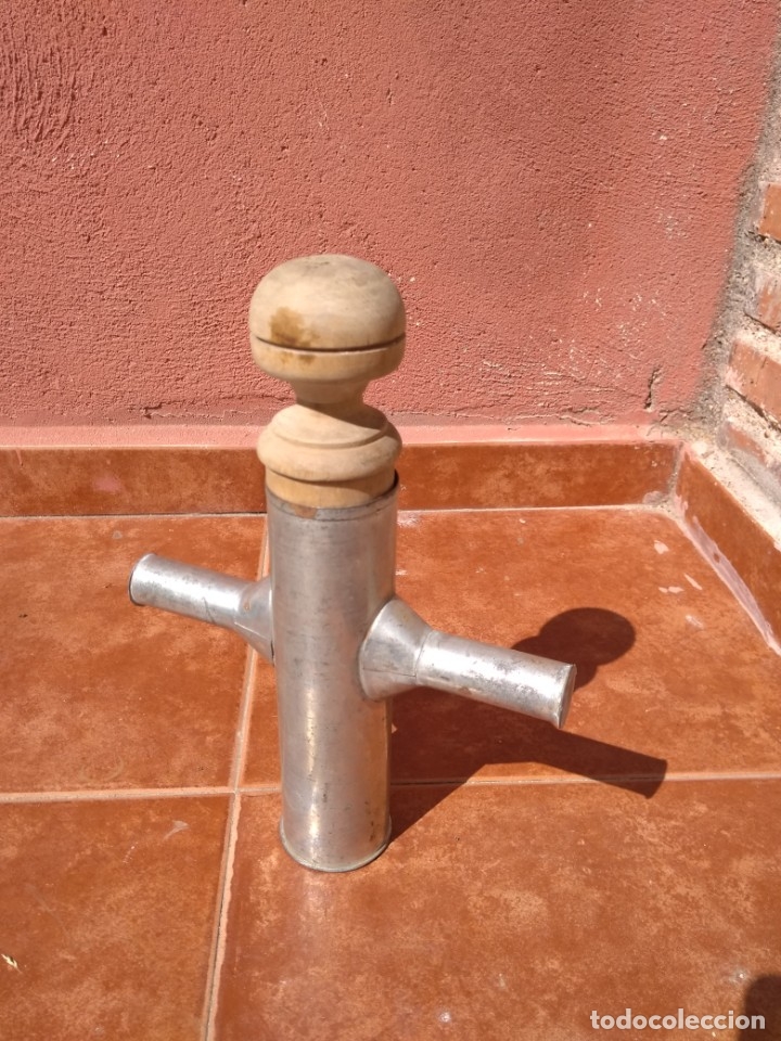 Antig&uuml;edades: CHURRERA DE CHAPA Y &Eacute;MBOLO DE MADERA - ANTIGUA - Foto 1