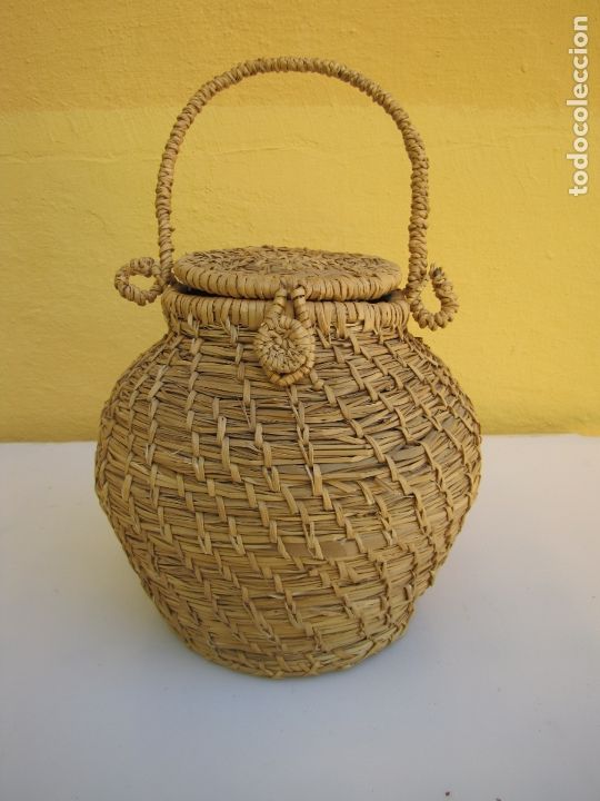 Antiques: Antigua cesta valenciana tejida en paja de arroz. Frutos secos